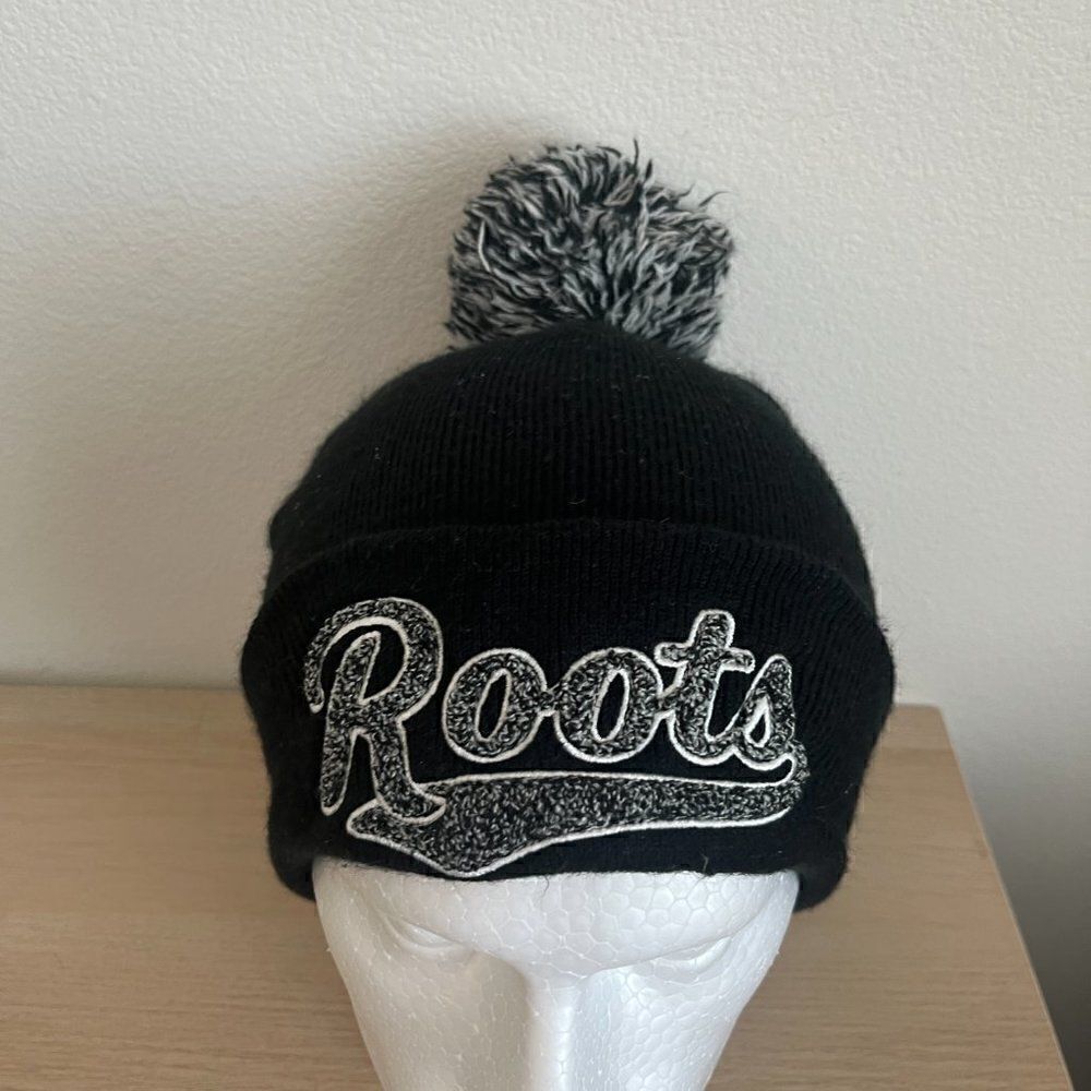 Roots Canada Pom pom Beanie Hat Warm Embroidered Black Gray Winter Ski Snow